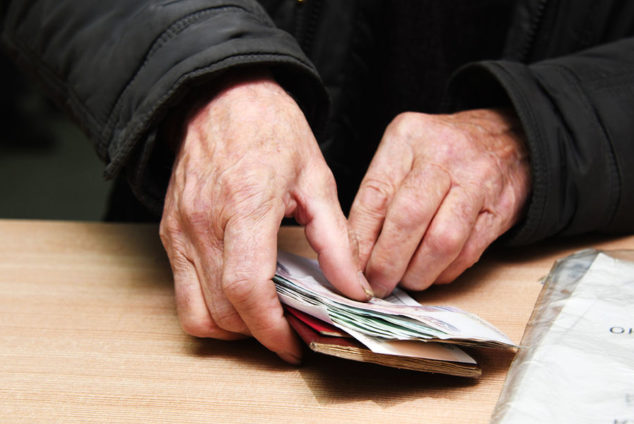 Пенсионерам с пенсией менее 24 тыс рублей готовят выплату